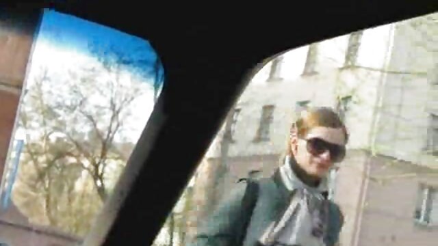 Klassenkameradin lesbienne avec maman