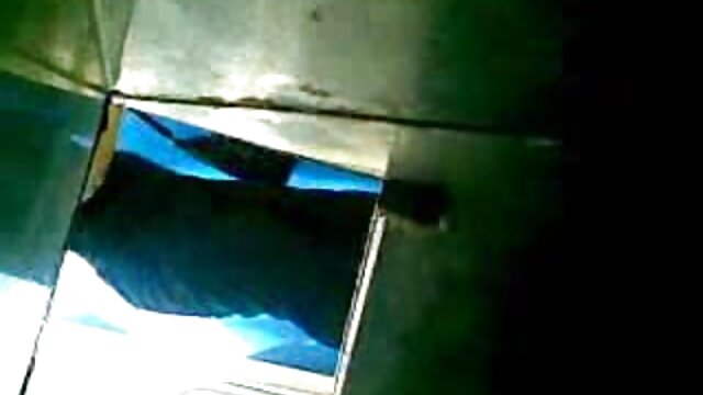 Petite jeune fille video mere et fille lesbienne broie un dong blanc