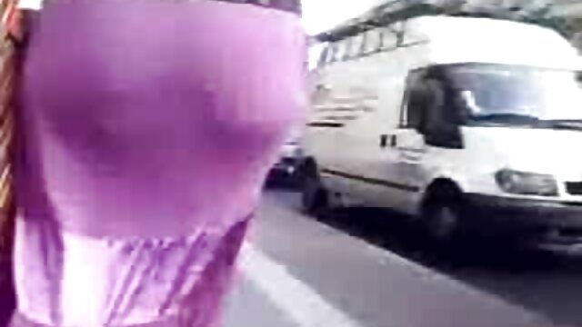 Jolie petite demi-soeur pov baisée et éjaculée maman lesbienne porn