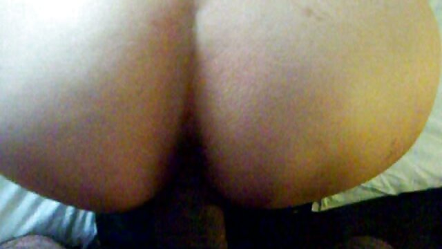 Un beau mere lesbienne avec sa fille cul à fouetter!