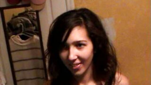 Karups - Kyler Quinn, une ado maigre, baise un assistant de test à video de lesbienne mere et fille l'extérieur