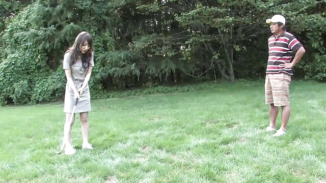 Teen Sydney Cole aspergée de sperme mere et belle fille lesbienne après une chevauchée sauvage