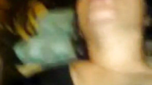 Minuscule Melissa lèche le cul et la chatte mere et fille lesbienne video d'une déesse