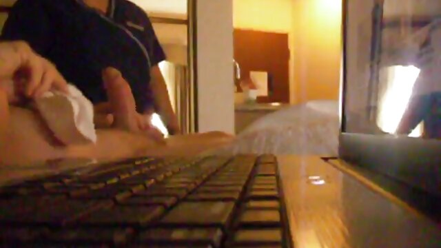 Ventre gonflé plein de pets video maman lesbienne