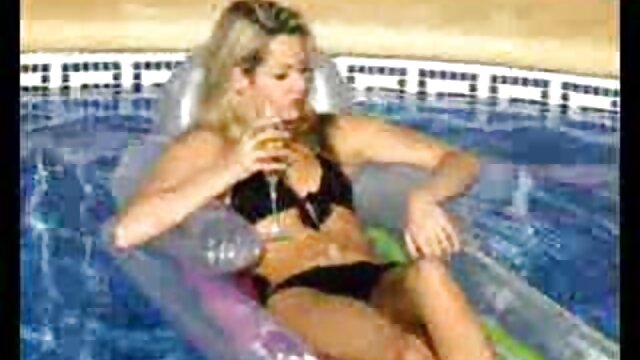 Linzi the chav teen a un faible mere et fille lesbienne video pour les plugs anaux