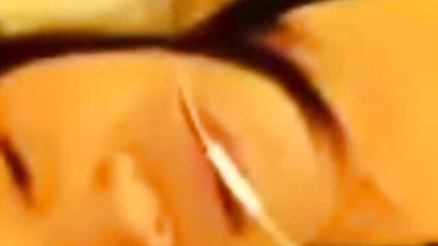 Barbie rouge ex-pornstar russe (Nadezhda Travina) aujourd'hui video grand mere lesbienne 37 ans