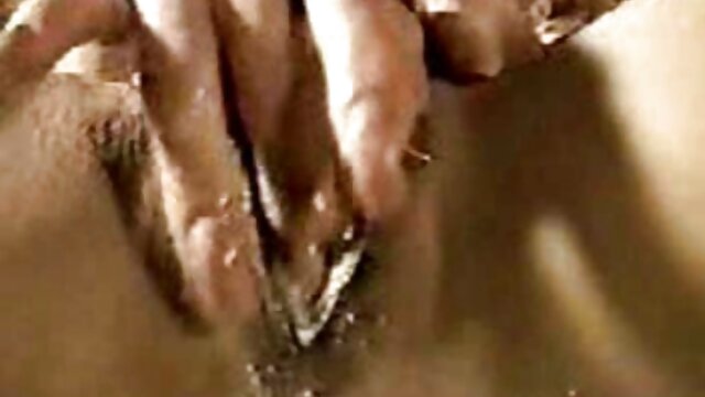 VIP SEX VAULT - Une brune chaude gouines mere fille laisse une bonne impression au casting