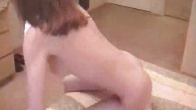 GILF ayant les gouine mere et fille deux trous bourrés et obtient un soin du visage à la fin