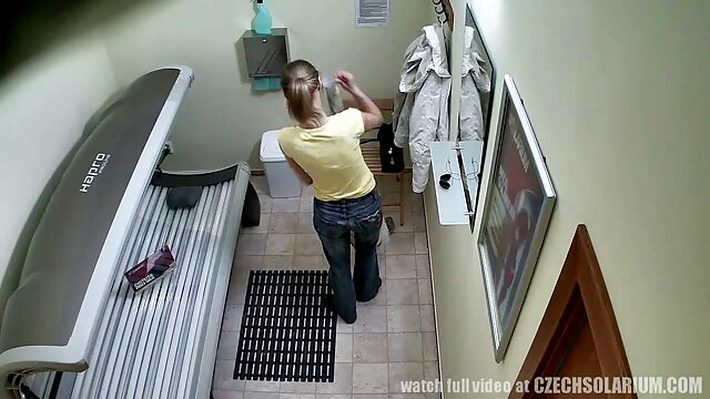 Si tu es un bon garçon je maman et fille lesbienne te donnerai une récompense CEI