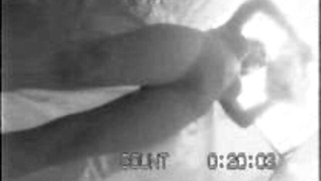 Des beautés perverses adorent utiliser video mere et fille lesbienne un jouet sexuel