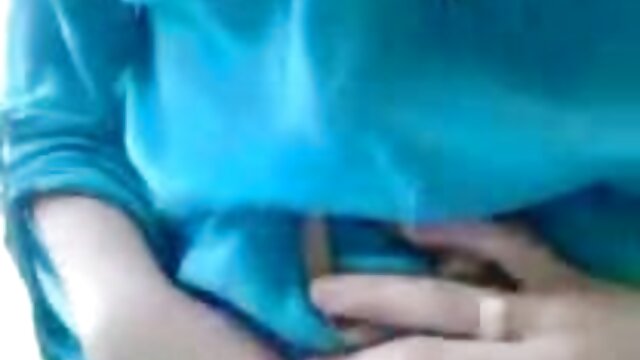 La milf Charlee Chase suce et chevauche une bite en soufflant des fille et mere lesbienne ballons