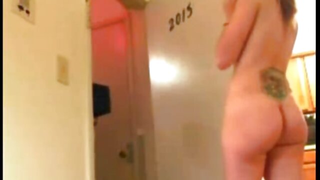 SchoolGirl mere et fille se gouine Daisy Lee parle de baise et de sperme sur la chatte ALLEMAND